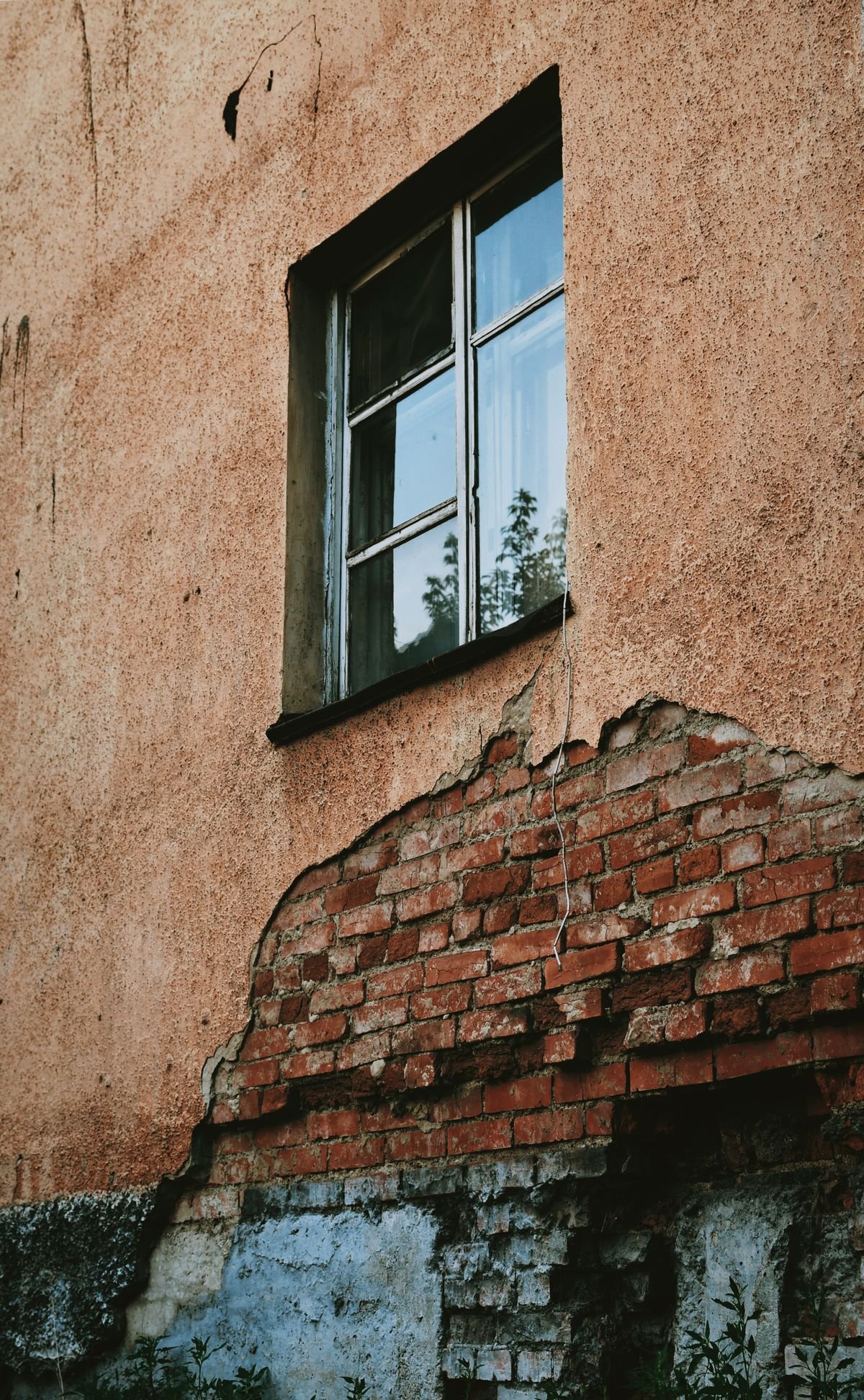 Older brick home with visible foundation-related wall cracking